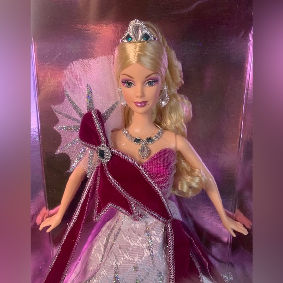 Barbie Collector Holiday 2005 Doll in Pink and White Gown - Picture 6 of 10